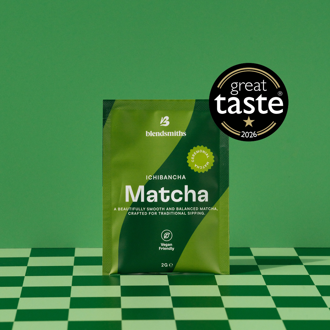 Blendsmiths single-serve Ichibancha Matcha sachet next to an iced matcha drink, showcasing its Great Taste Award badge.